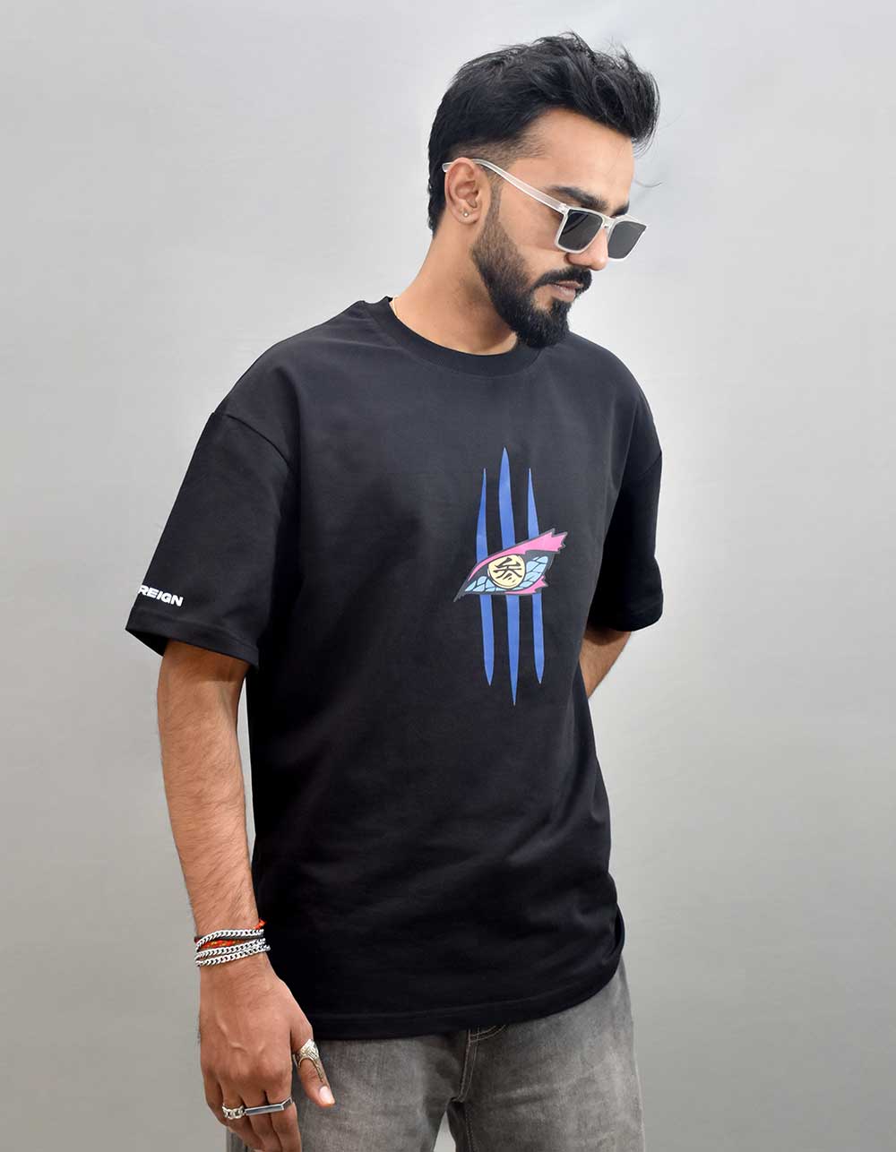 Akaza Black Oversized T-shirt