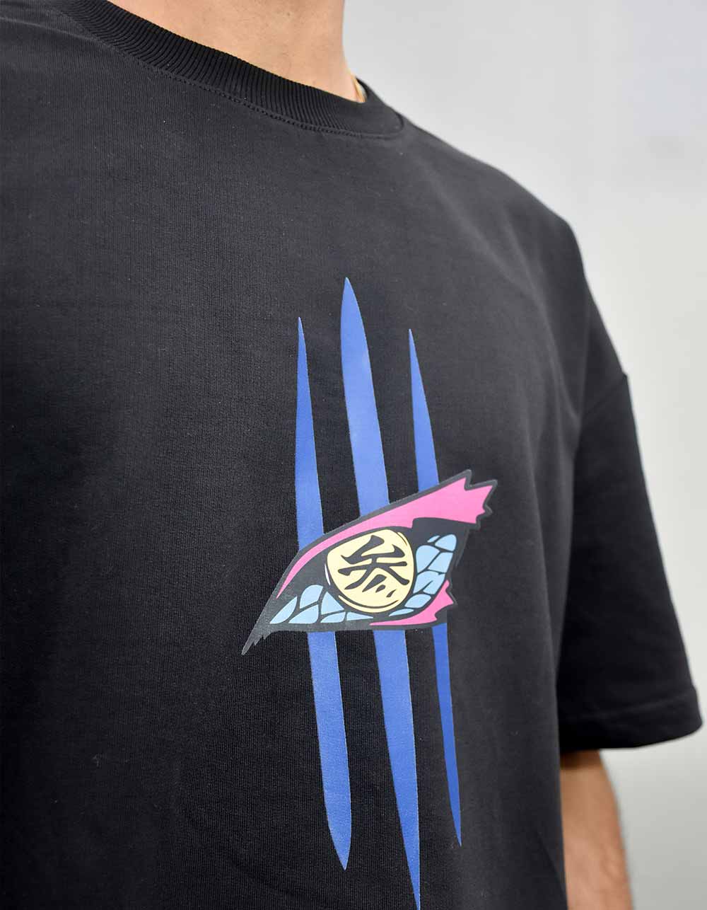 Akaza Black Oversized T-shirt